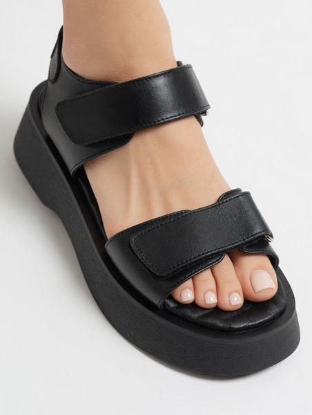 Жіночі босоніжки на платформі з натуральної чорної шкіри у 36 розмірі 2383-2352 фото